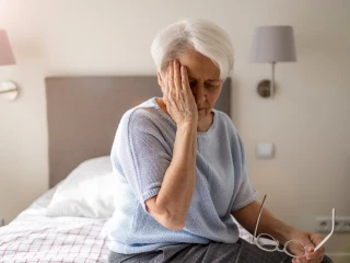 starší paní s demencí