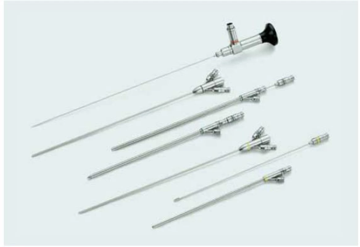 Set pro ultra mini PNL, ultra-mini nefroskop, 3 Fr, vnitřní plášť k dispozici buď 6 Fr nebo 7,5 Fr, plášť s vodním kanálem buď 11 Fr nebo 13 Fr, www.lut-endoscopy.com.