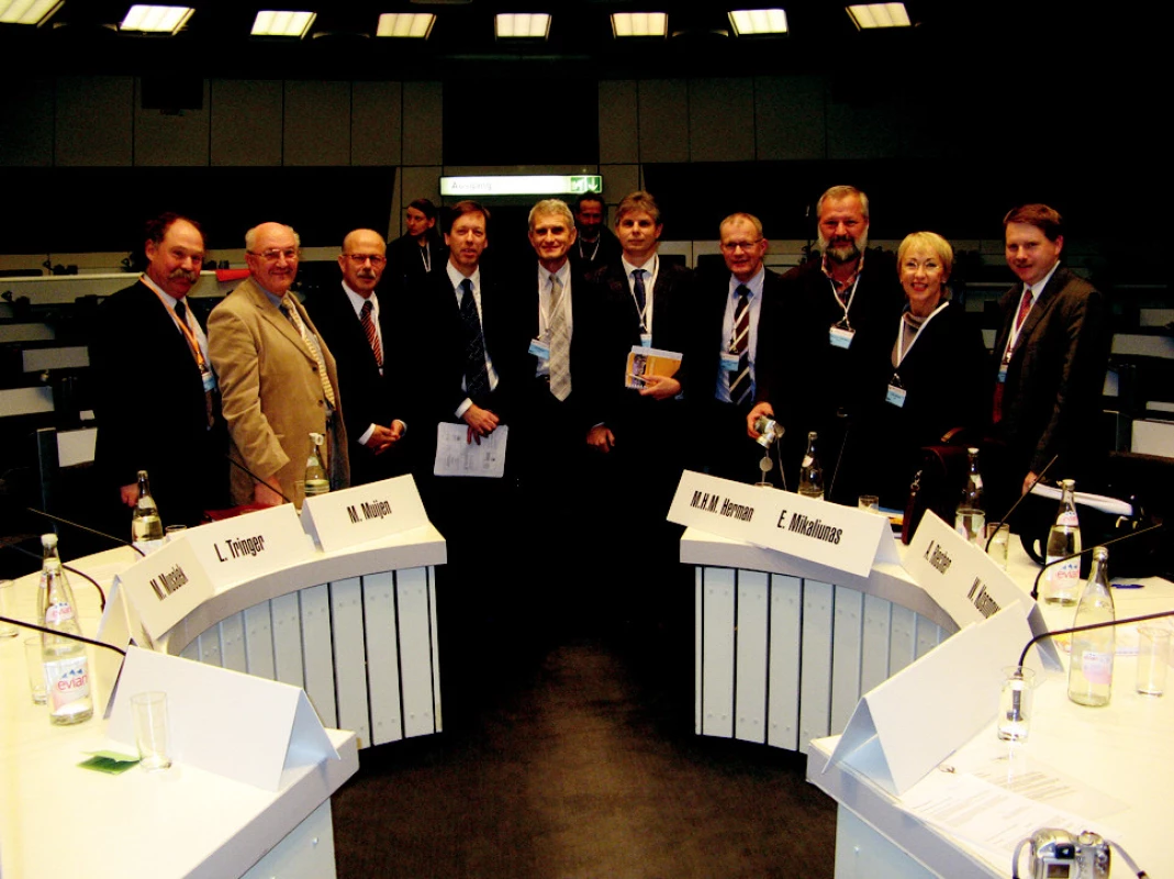 Forum European Leaders. Zleva: M. Mussalek, L. Tringer,W. Gaebel, M. Muijen, J. Raboch, P. Knapen, M. Hermans, E. Mikaliunas, W. Strick, W. Kosmowski v supermoderním sále IIC v Berlíně 21. 11. 2007.