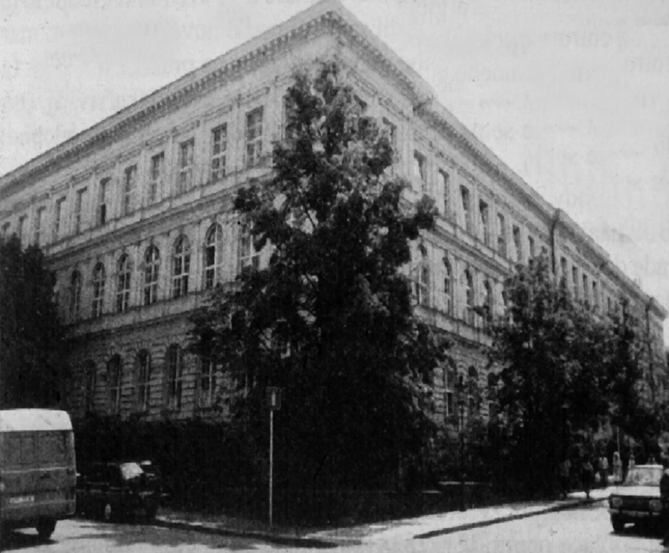 Budova Nalezince, od roku 1897 sídlo První české c. a k. kliniky novorozenců, kojenců a kojných, ve které byly chirurgické obory ČDN, od roku 1952 DFN