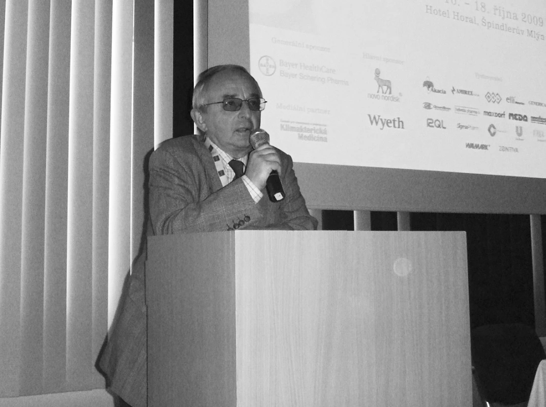 Prof. Josef Donát při závěrečném hodnocení konference