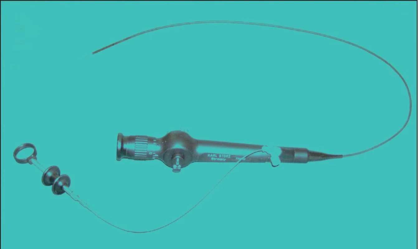 Flexibilní angioskop s klíšťkami