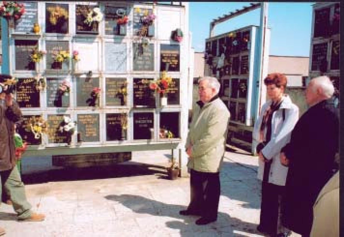 Pietna spomienková slávnosť v urnovom háji na Verejnom cintoríne v Košiciach 26. apríla 2004 pri príležitosti 105. výročia narodenia a XI. memoriálu prof. MUDr. Františka Póra.