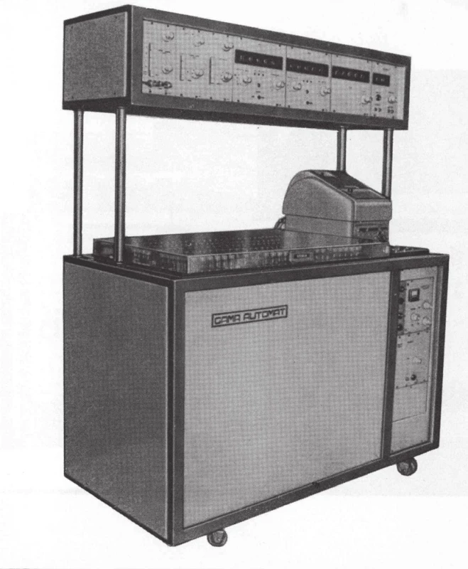 Gama automat NA 3603, výroba VÚPJT (vpravo)