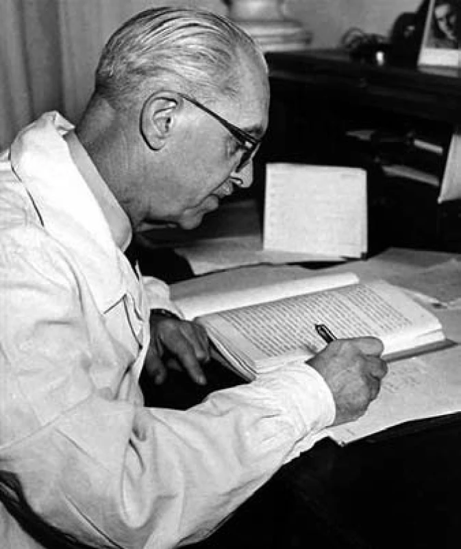 Prof. MUDr. Josef Švejcar, DrSc. (1887–1997).