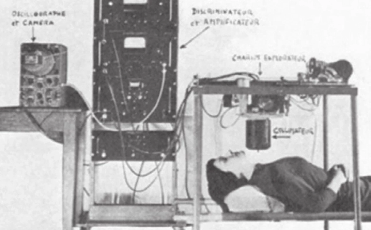 &lt;i&gt;Ručně vyrobené scintigrafické zařízení s osciloskopem (Kellershohn, 1956).&lt;/i&gt;