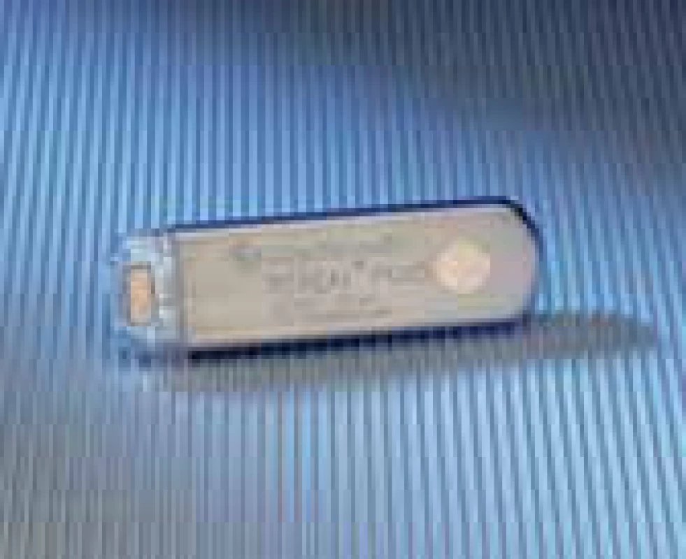 Implantabilní monitor (Reveal, ILR) je přístroj minimálních rozměrů 61 × 19 × 8 mm se 2 snímacími elektrodami 37 mm na povrchu přístroje. ILR má hmotnost 17 g a objem 8 ml, je tedy menší než standardní kardiostimulátor.