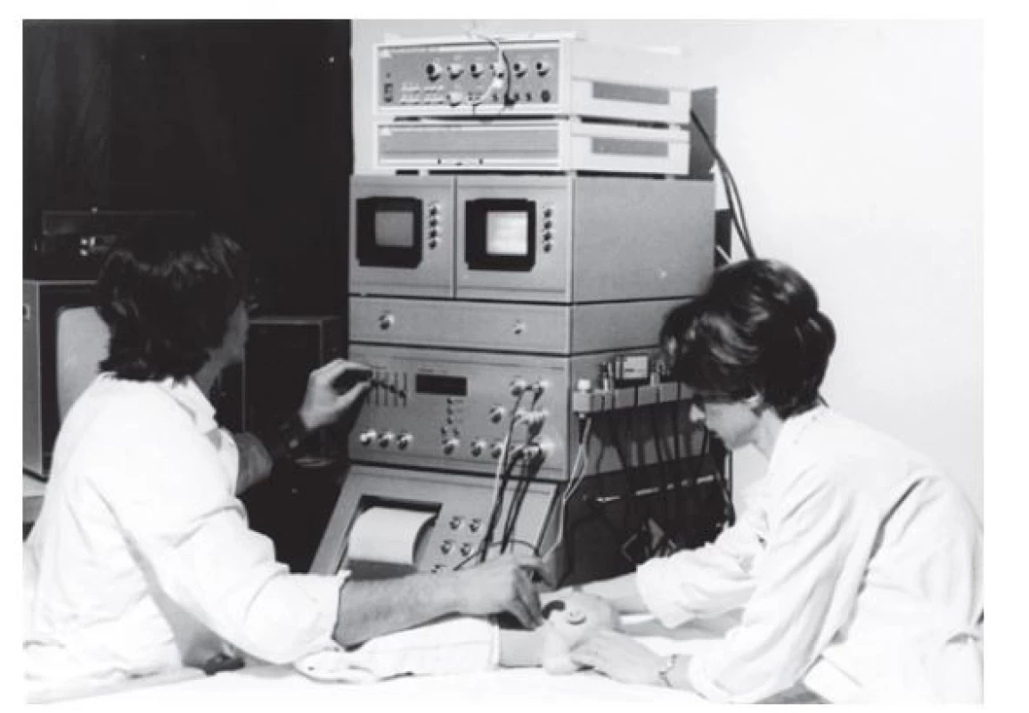 Jan Škovránek s prvním echokardiografickým přístrojem
v 80. letech