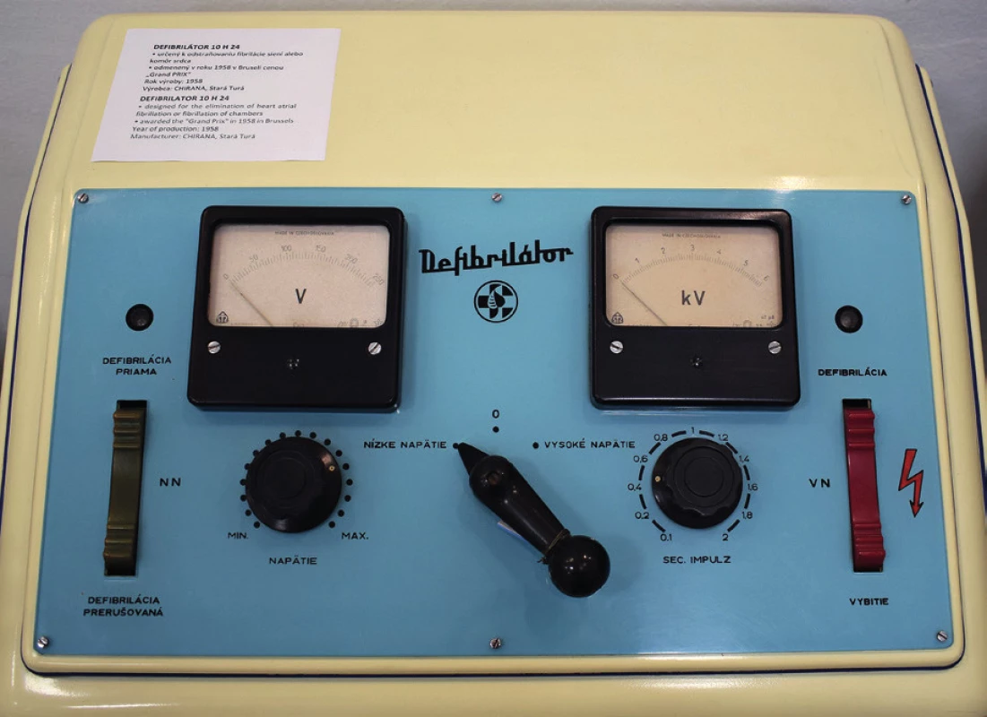 Defibrilátor Prema, riadiaci panel. Publikované so
súhlasom Mestského múzea Stará Turá