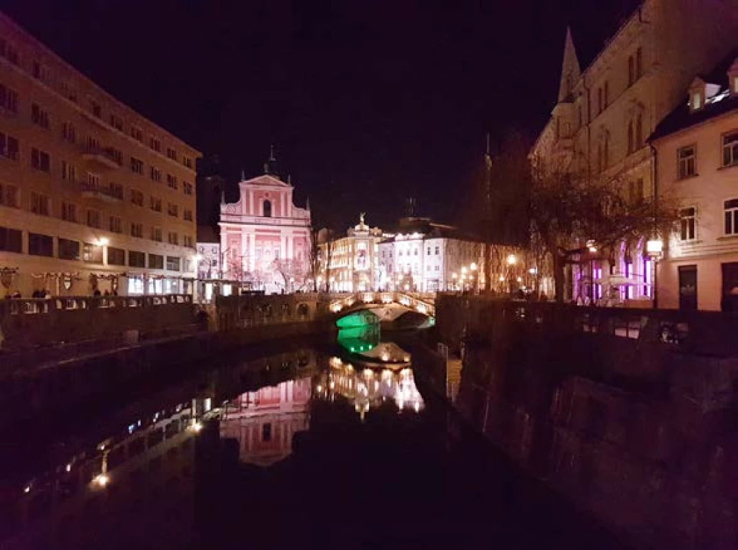Noční Lublaň<br>
Fig. 1. Ljubljana by night