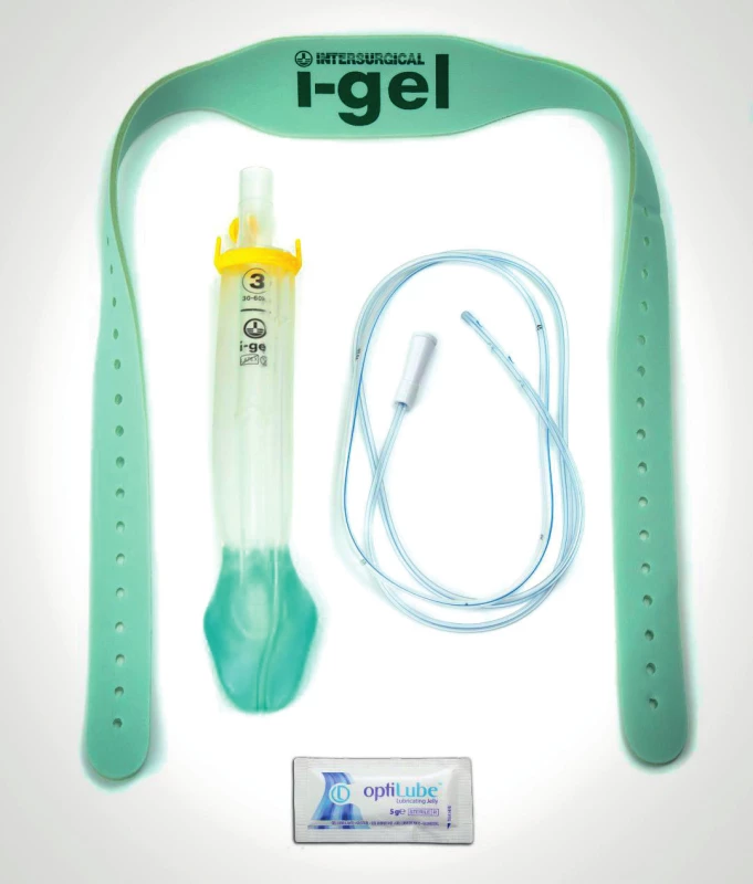 I-gel O2 Resus Pack (Intersurgical, Ltd., Wokingham, Spojené
království) obsahuje speciálně upravenou supraglotickou pomůcku i-gel
s přídatnými kanály na drenáž žaludečního obsahu a pasivní oxygenaci,
elastický popruh na upevnění okolo hlavy a lubrikační gel. 