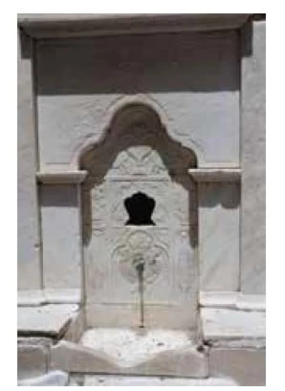 Historická fontána z 2. poloviny
18. století v historickém centru Parikie