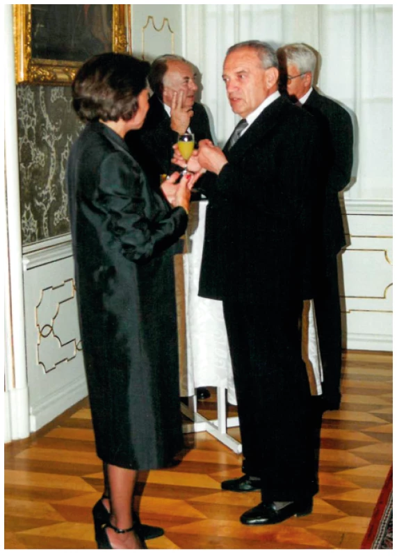 Prof. MUDr. R. Bardfeld, CSc. v Arcibiskupském paláci
v Praze při slavnostním večeru v rámci EULAR kongresu v roce 2001