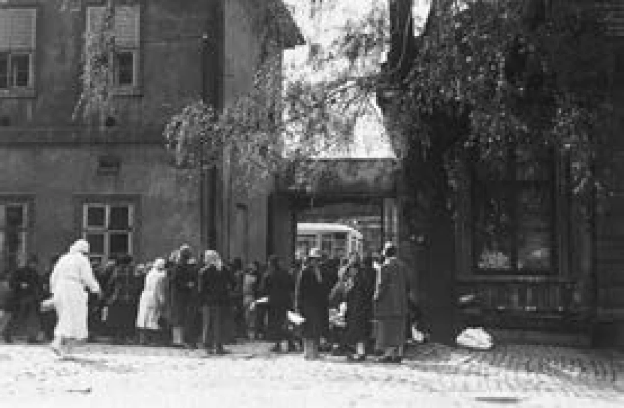 Stěhování ze zrušeného chorobince na Karlově do Masarykových domovů