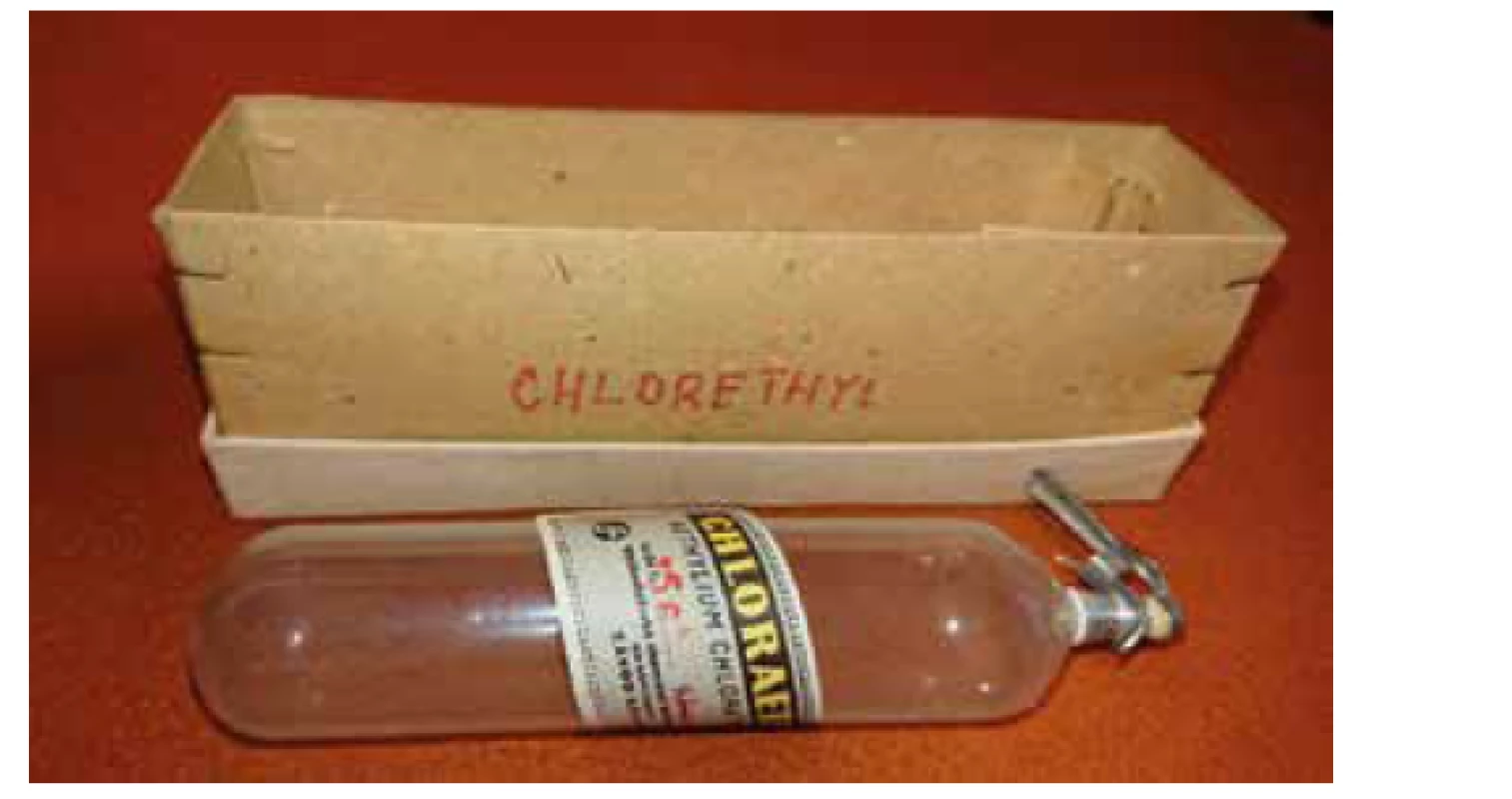 Skleněná ampule na kapalný ethylchlorid (archiv autora)