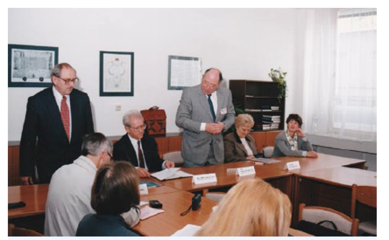 Zasedání MKJD na 3. LF UK v Praze v březnu 2003 za účasti předsedy ICCIDD prof. Délange.