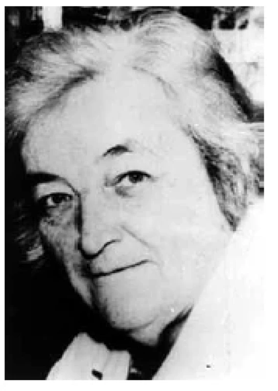 Prof. MUDr. Jiřina Čížková-
-Písařovicová, DrSc. – první žena,
která získala profesuru na Univerzitě
Karlově (z archivu autora)
